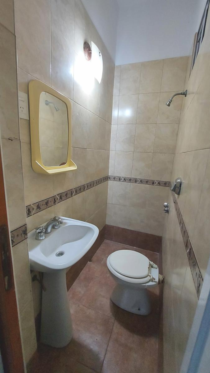 Juan José Castaño 925 · Morón — foto 9