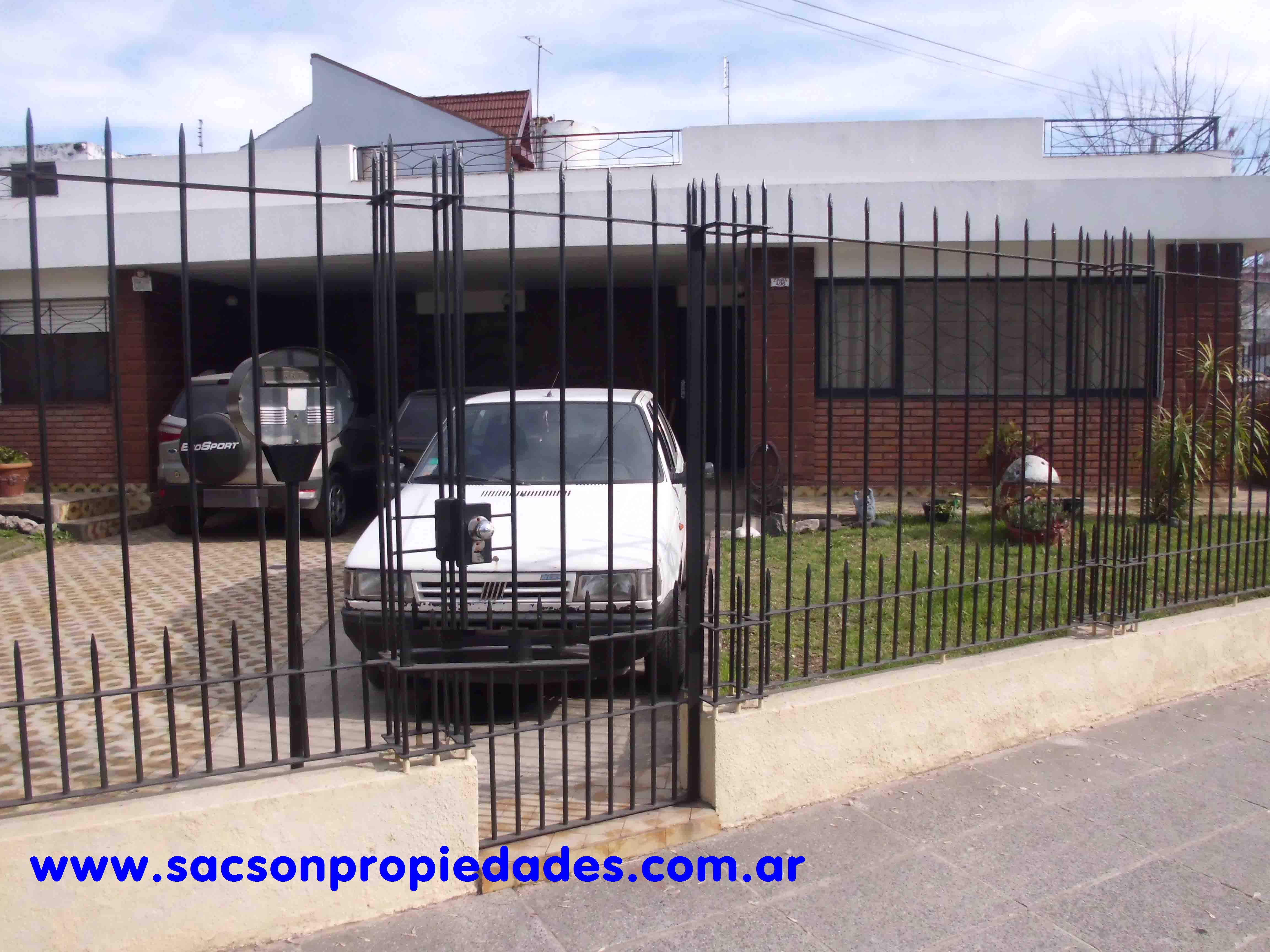 V490 Castelar Venta Ccasa 4 amb, con cochera, patio y terraza