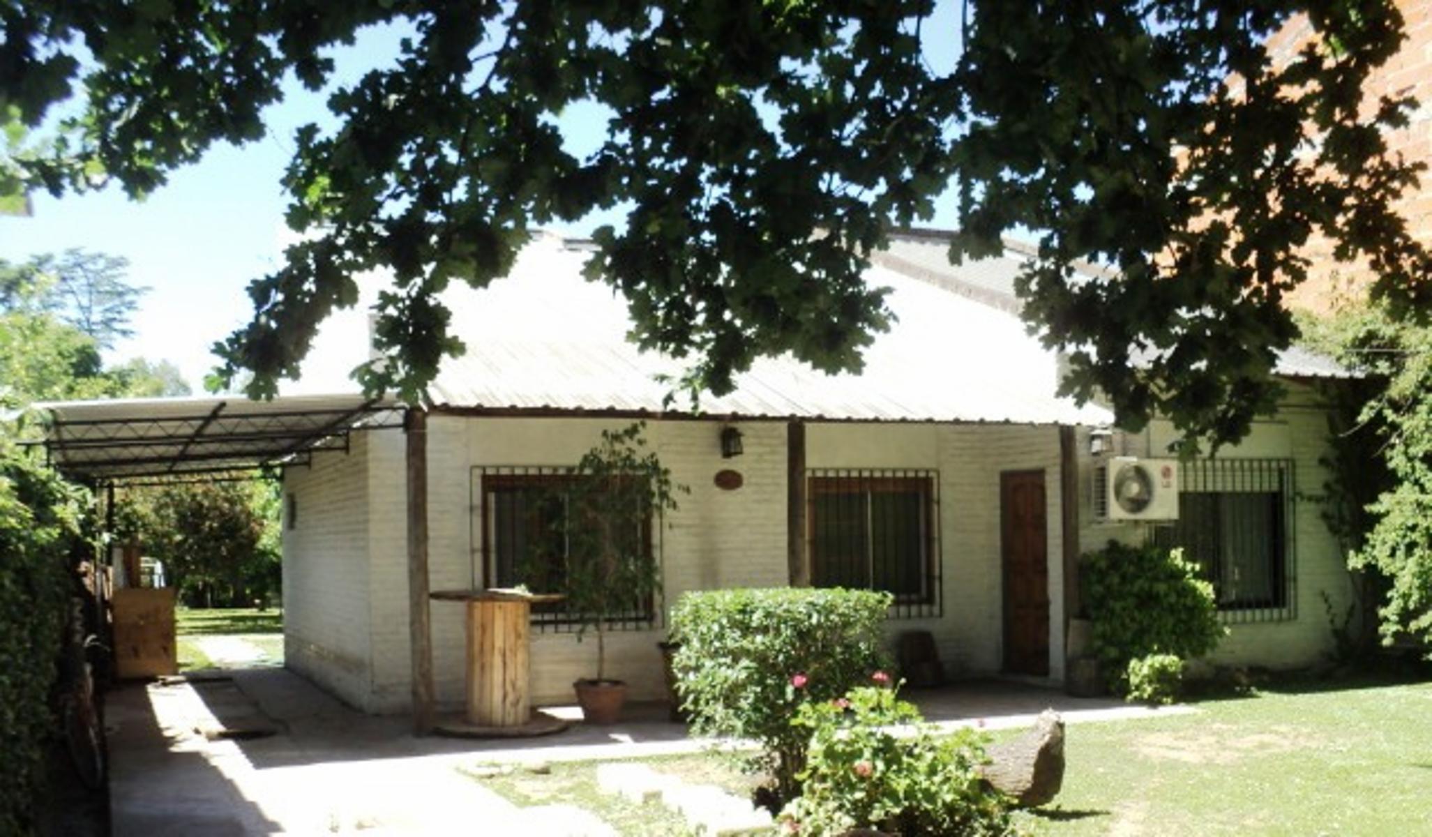 Hermosa Casa en Barrio Zapiola, con cercanía a Acceso Oeste