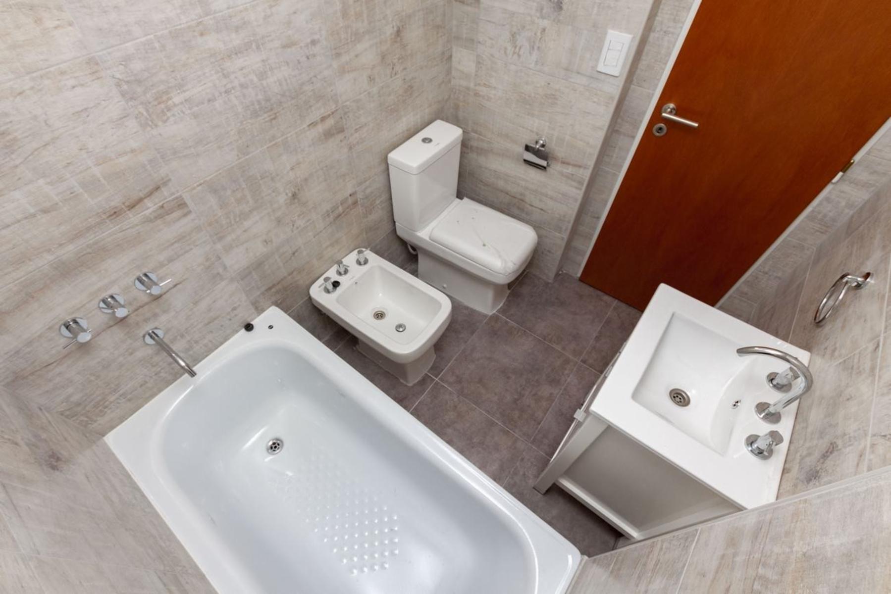 pellegrini 1300 · Morón — foto 11