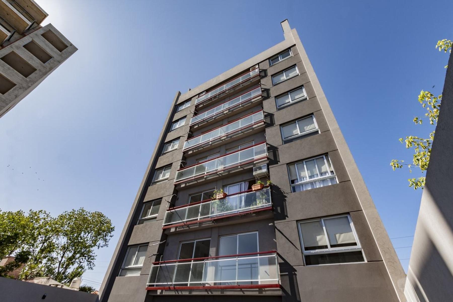 pellegrini 1300 · Morón — foto 4