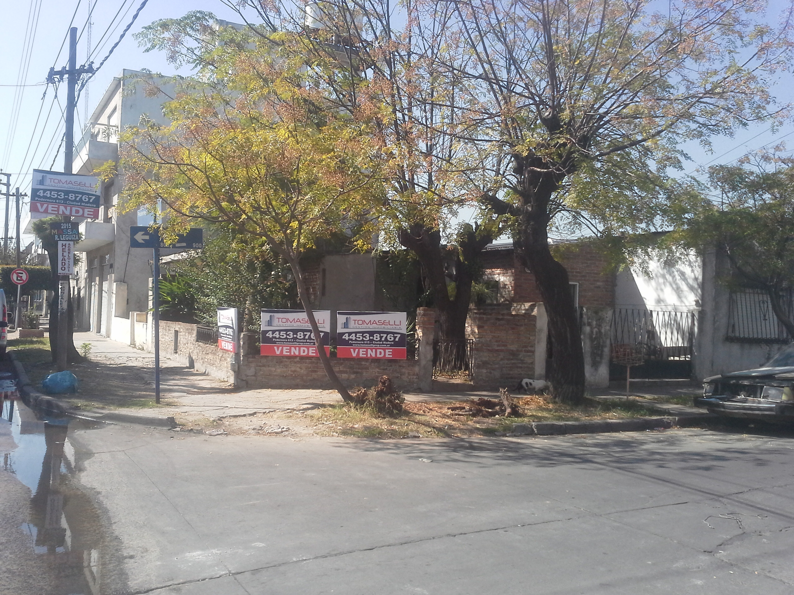 VENTA - TERRENO - EXCELENTE ESQUINA EN ZONA COMERCIAL - IDEAL EMPRENDIMIENTO INMOBILIARIO CON 3 VIViENDAS.-