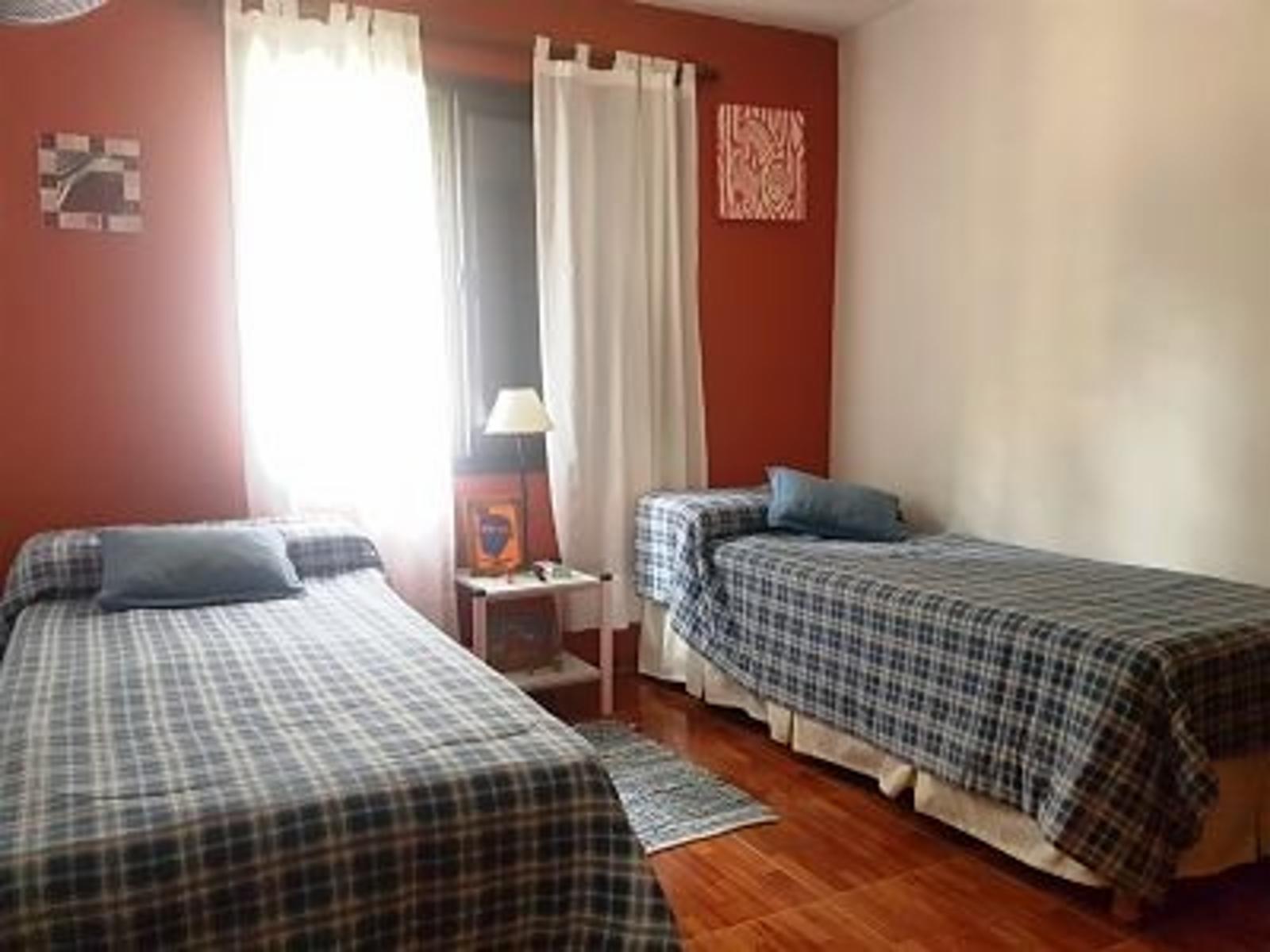 IMPECABLE CASA MAS DEPART. ZONA BALNEARIOS DE CARLOS PAZ · Punilla — foto 5