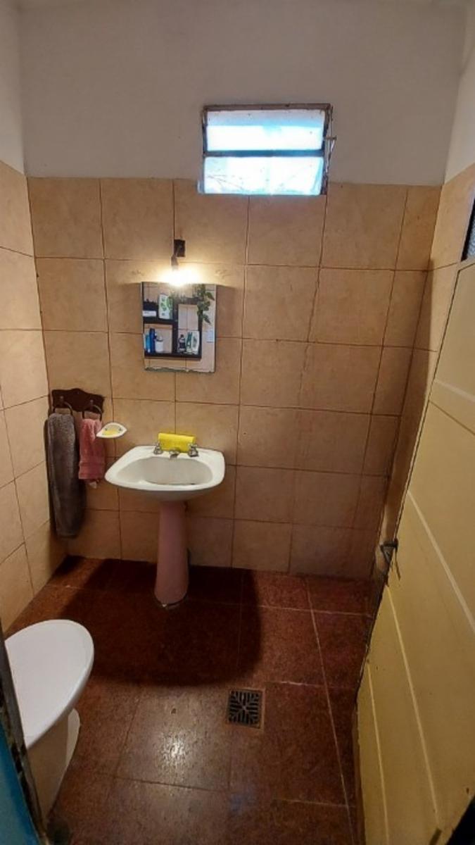 CASA A REFACCIONAR SOBRE LOTE PROPIO DE 10 X 25
