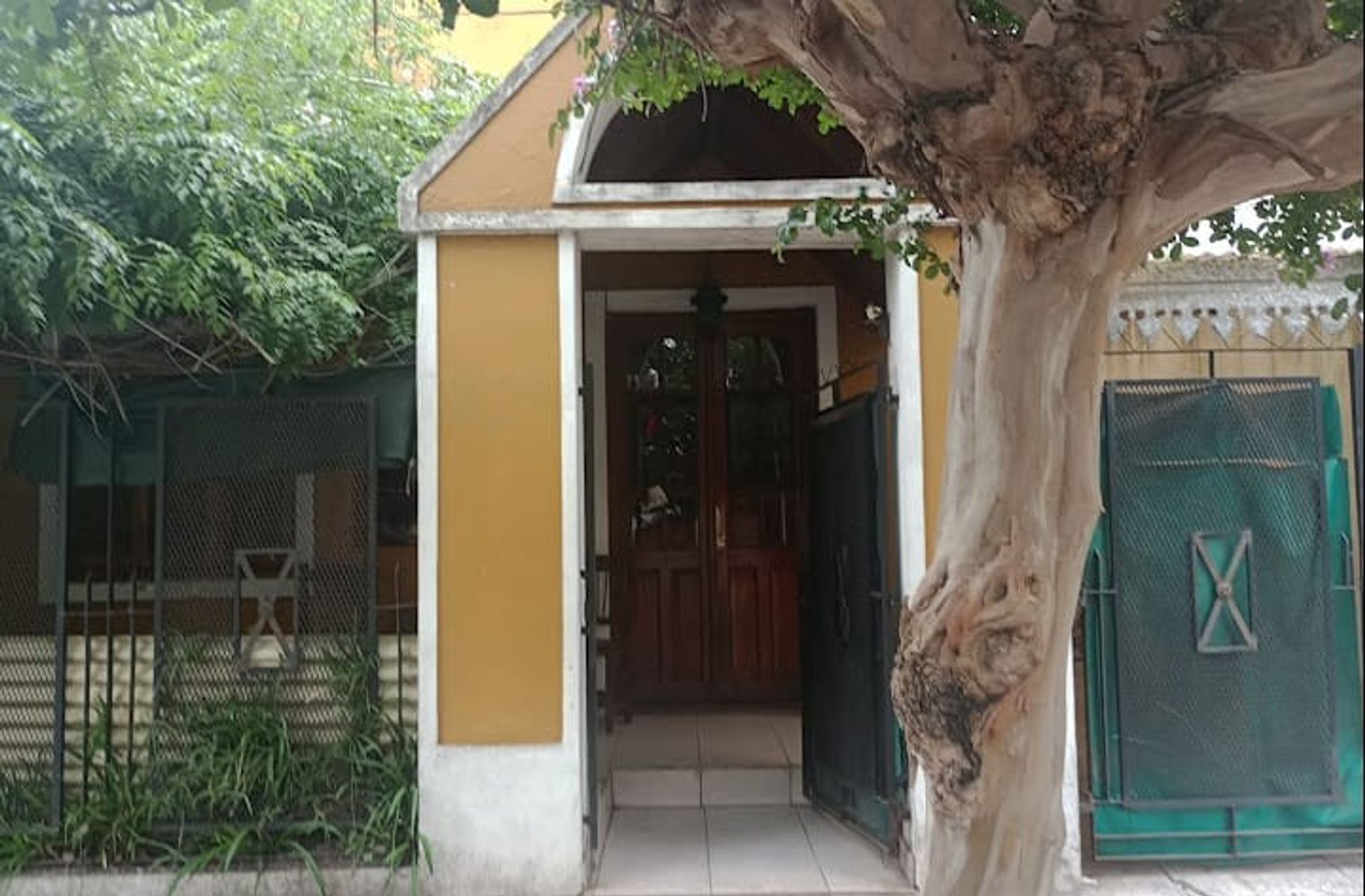 EXCELENTE CHALET DE 4 AMBIENTES EN UNA SOLA PLANTA -