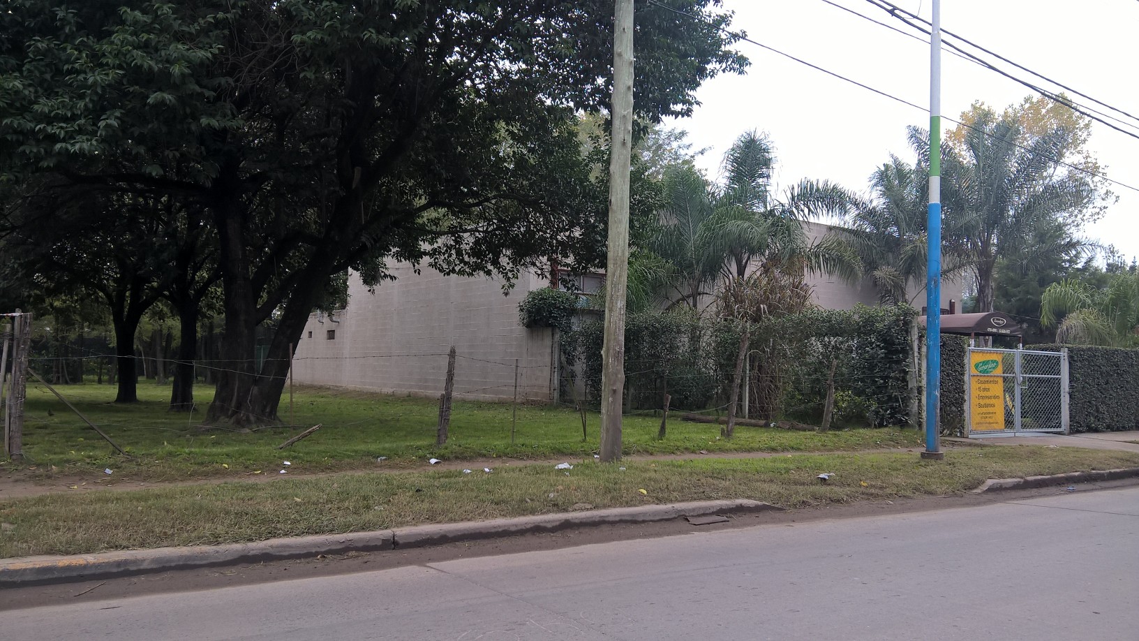 Lote de terreno en moreno sobre Av. Comercial