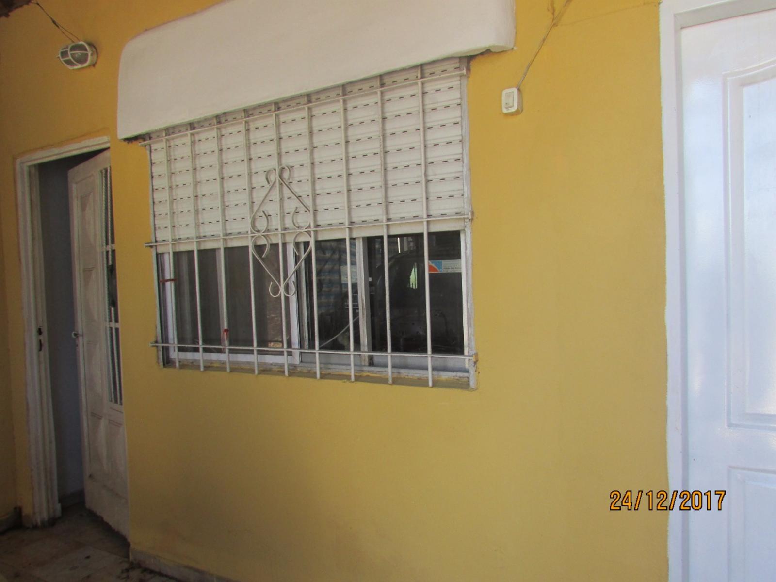 CASA 4 AMBIENTES CON GARAGE DIGNA DE VER LIBERTAD MERLO.