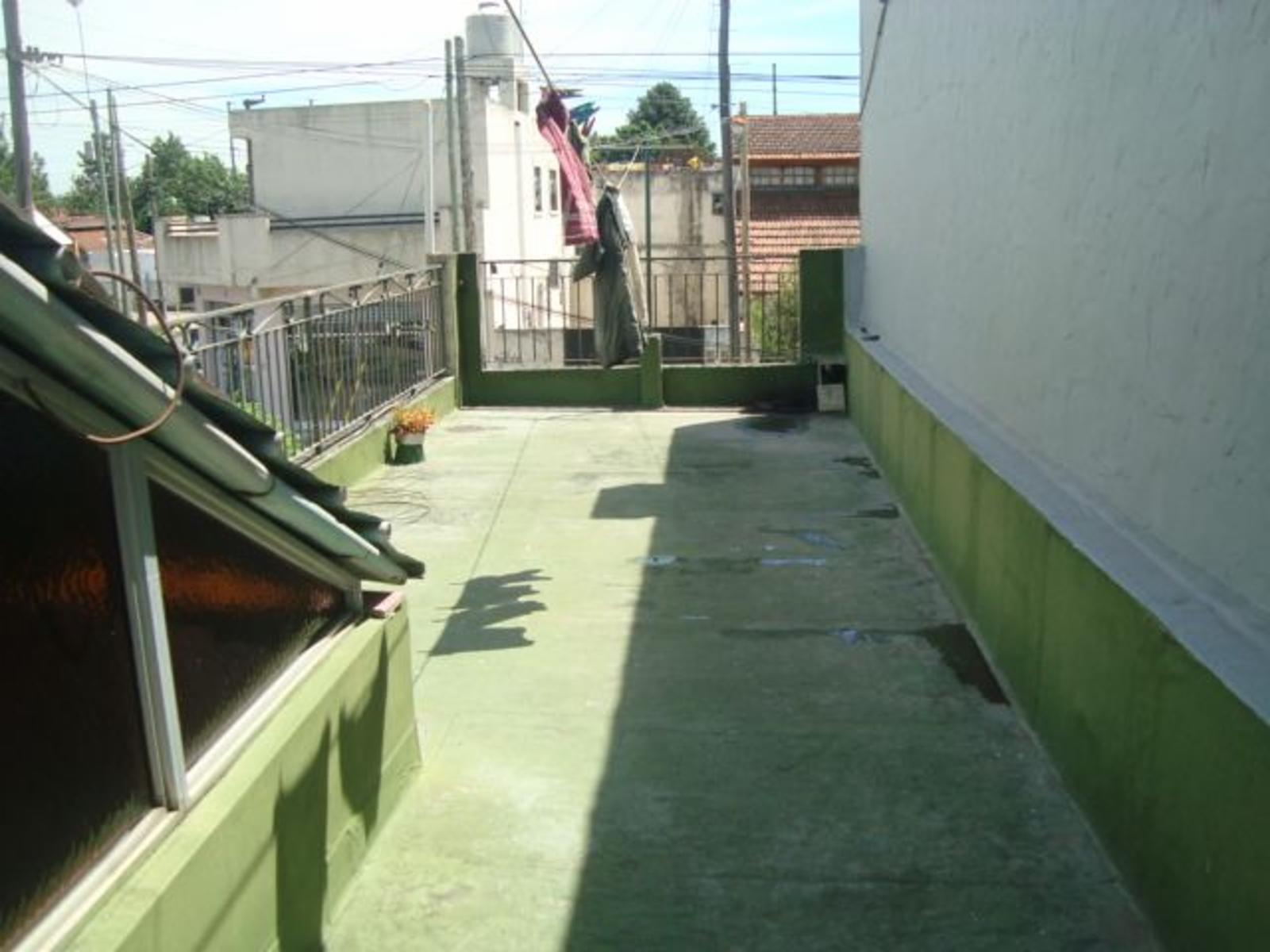 PEDRO GOYENA 390 · Almirante Brown — foto 8