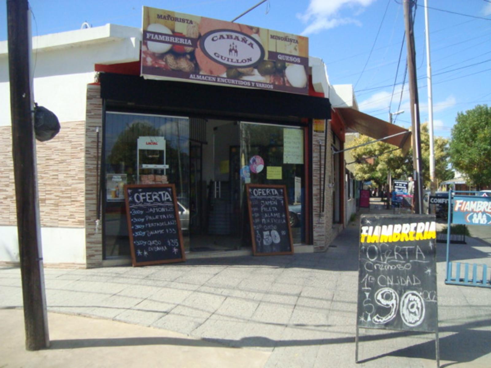 LUIS GUILLON: LOCAL EN ALQUILER EN MUY BUENA UBICACION- A POCAS CUADRAS ESTACION FF.CC.