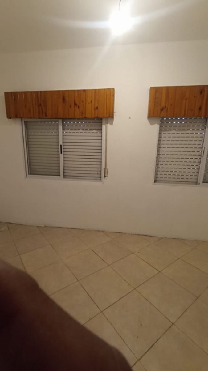 Sucre 1006 · Morón — foto 3