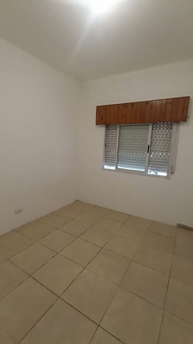 Sucre 1006 · Morón — foto 5