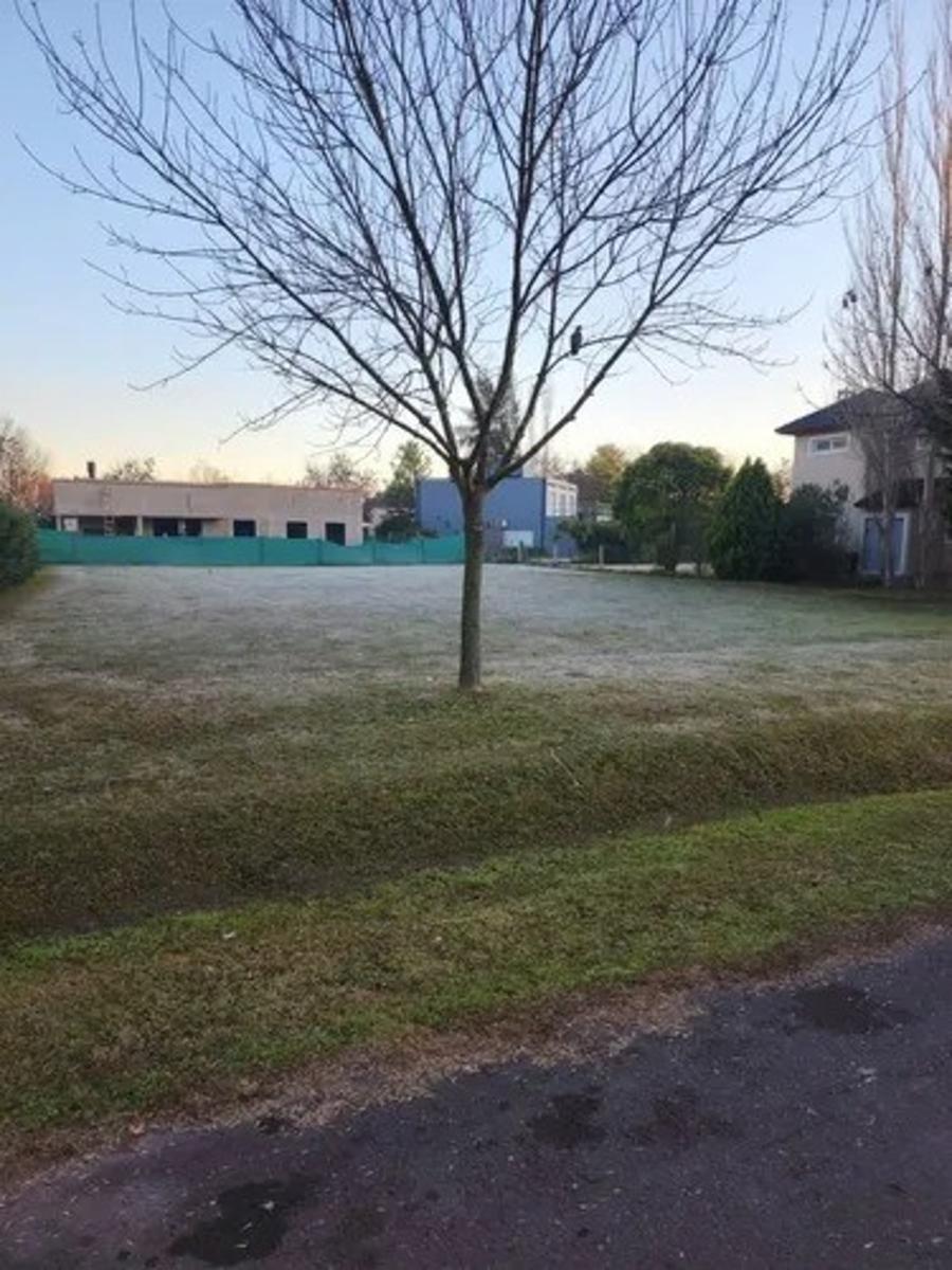 HERMOSO LOTE EN SANTA ANA