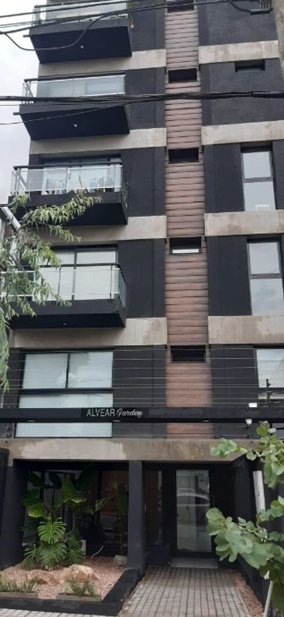 DEPARTAMENTO DE 3 AMB + COCHERA + PATIO EN VENTA -ITUZAINGO