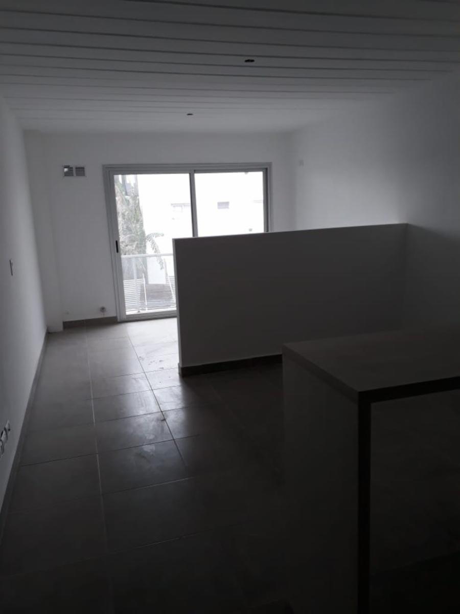 Excelente monoambiente con cochera en 16 entre 9 y 11 · Mercedes — foto 3