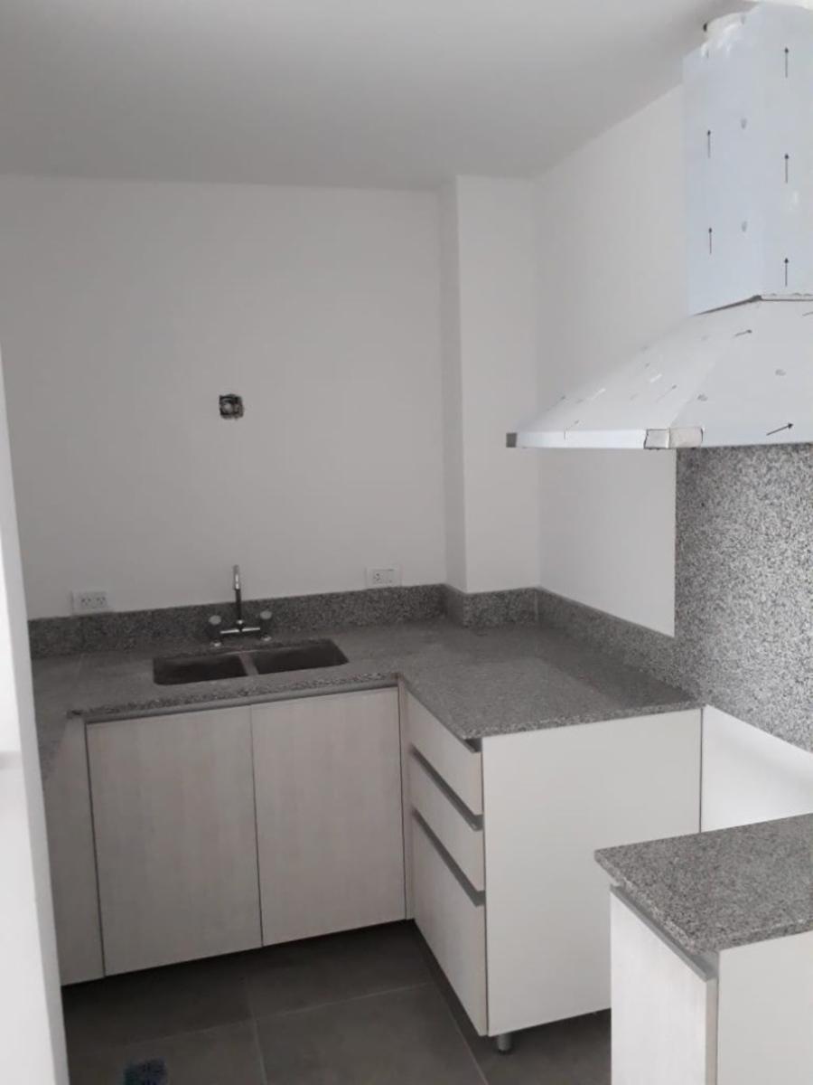 Excelente monoambiente con cochera en 16 entre 9 y 11 · Mercedes — foto 4