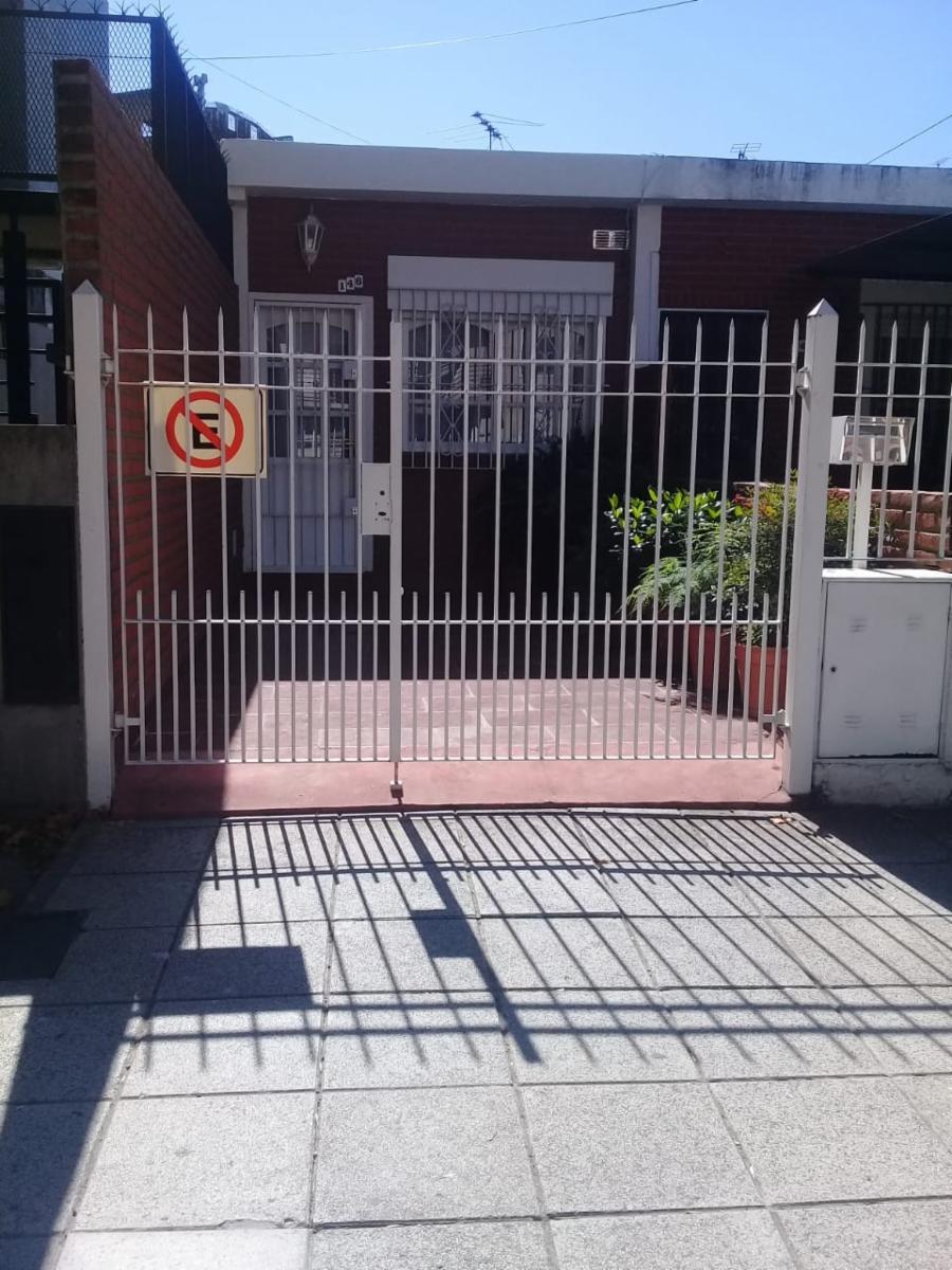 P.H al frente tres ambientes con garage Moron