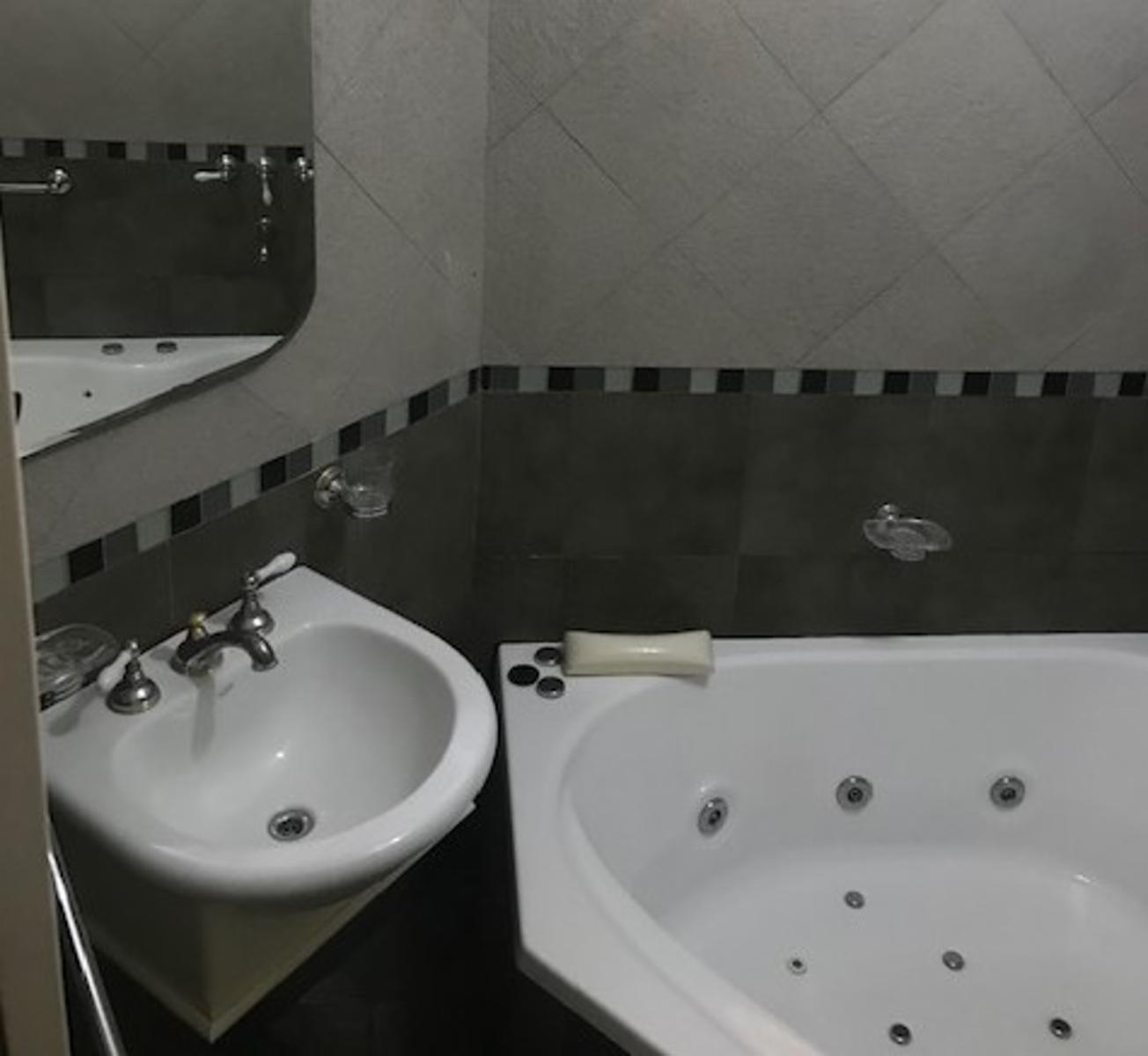 OPORTUNIDAD REAL, CHALET CLÁSICO EN PARQUE JOHNSTON, GENOVA 2100.