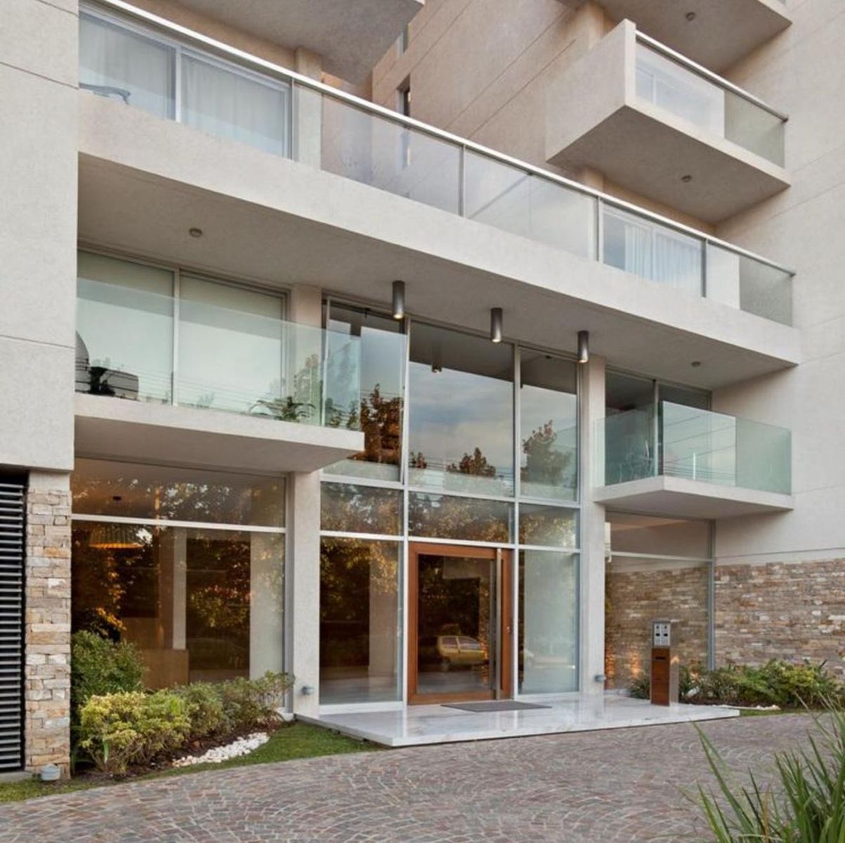 Excelente departamento 2 ambientes EN VENTA, Camacuá 100, Ituzaingó