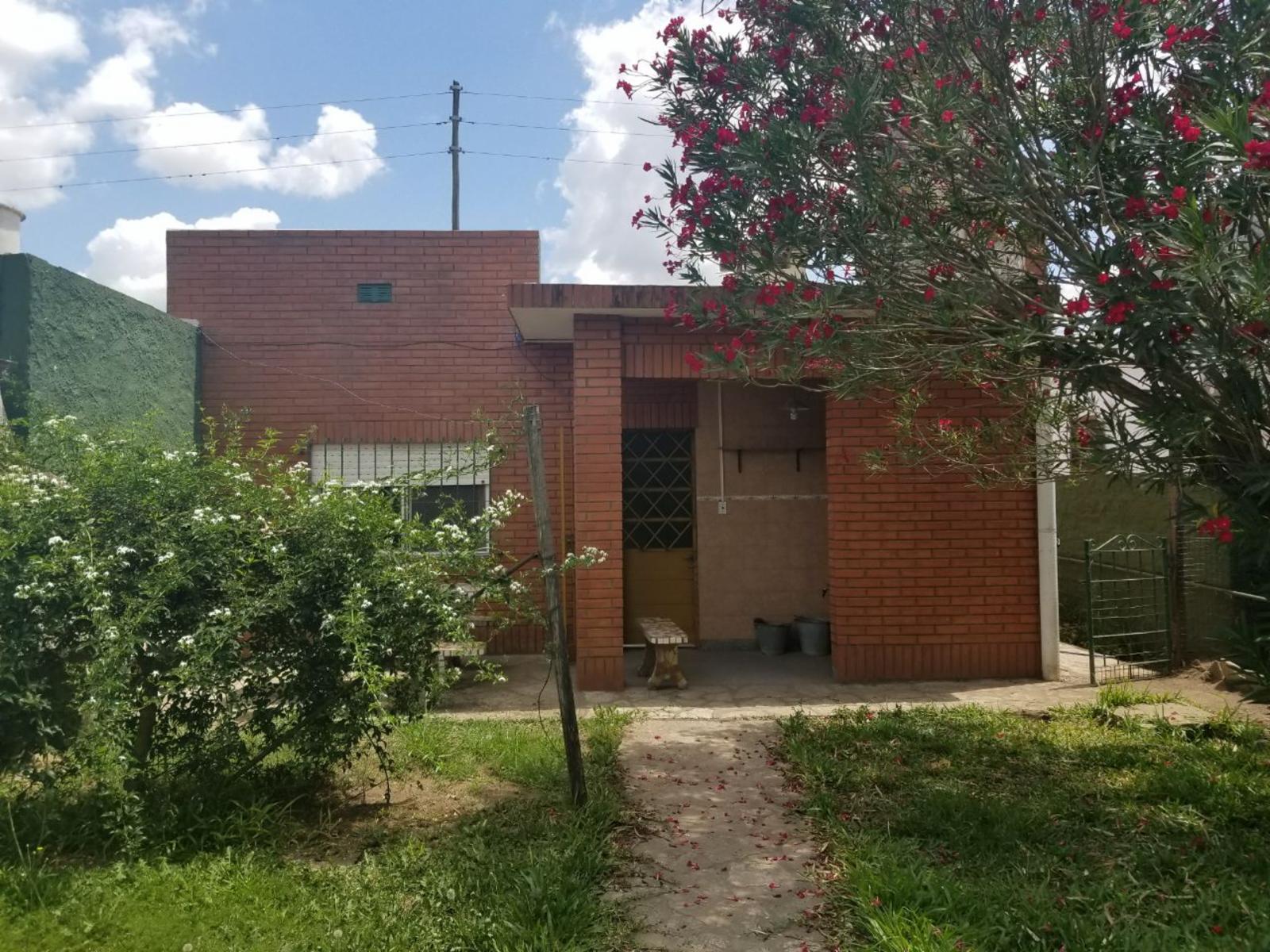 MASCHWITZ - CENTRO - CASA CON LOCAL COMERCIAL - APTO CREDITO HIPOTECARIO · Escobar — foto 3