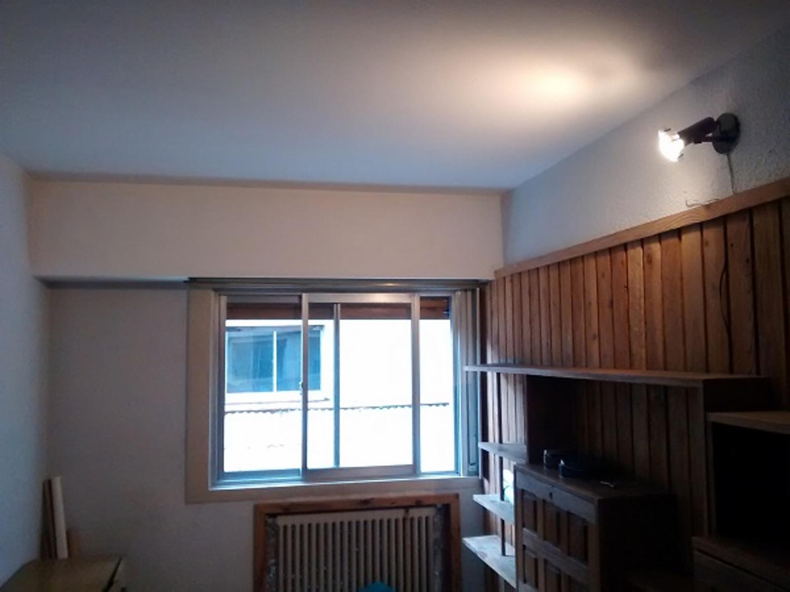 Amplio departamento céntrico de 3 dormitorios con patio. Apto profesional