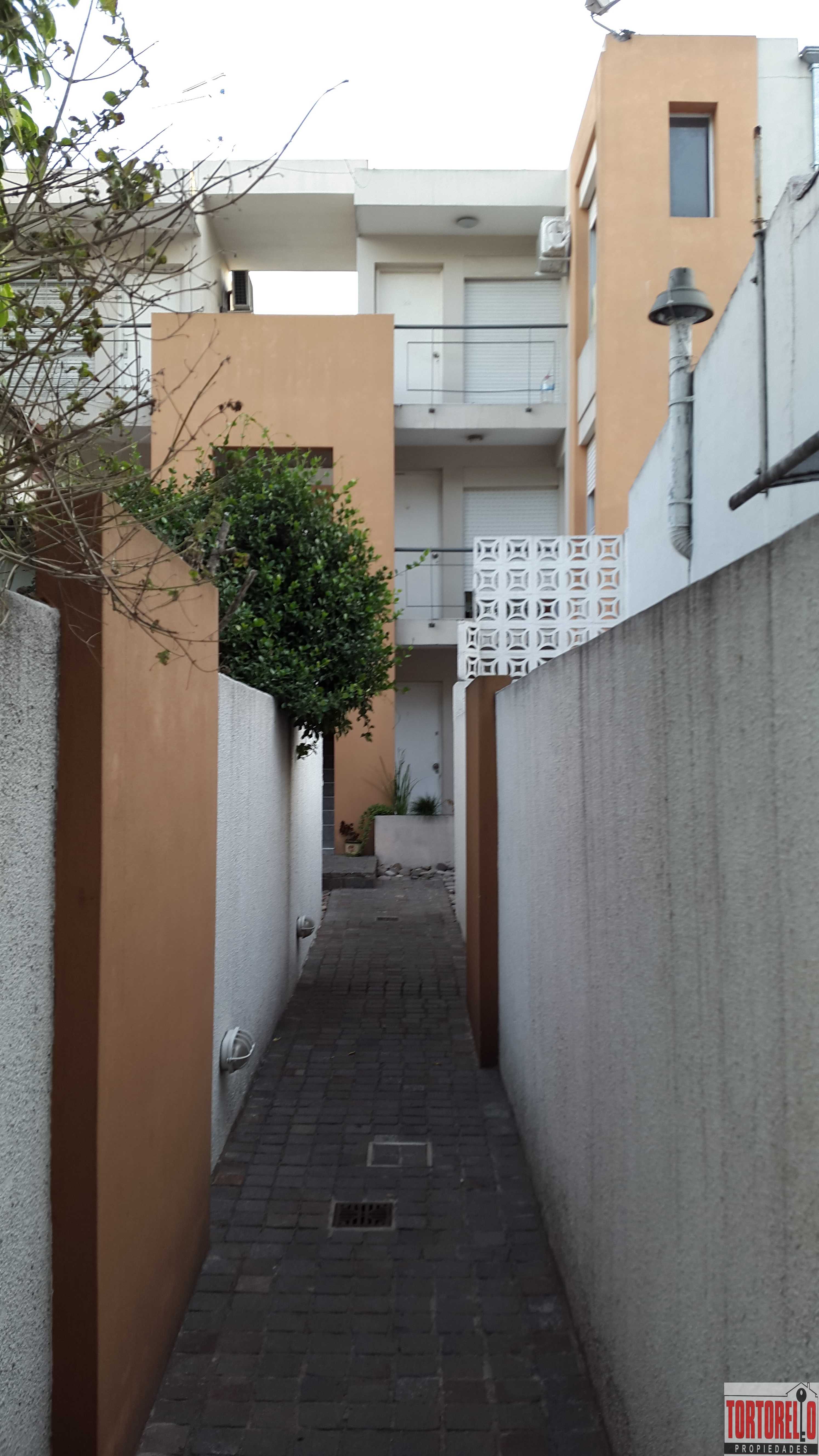 Departamento en Venta, monoambiente, Planta baja, en Morón.-