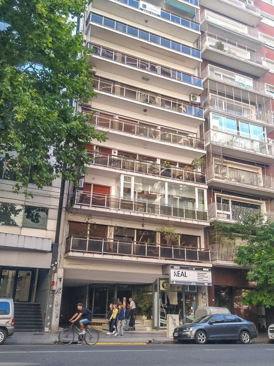 Santa Fe 3300- 5 ambientes + Balcon- Palermo