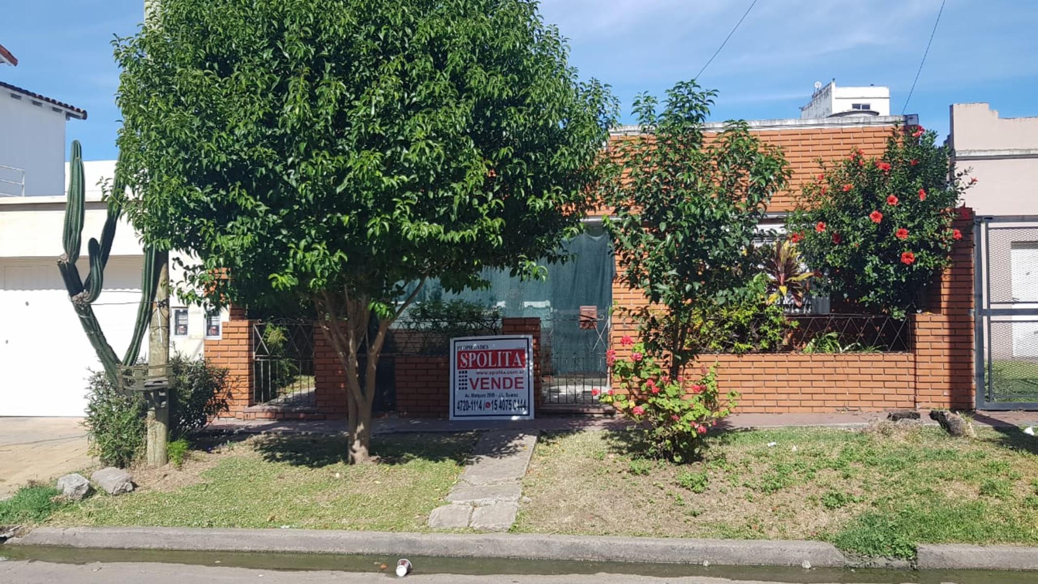 CASA AMERICANA DE 3 AMBIENTES A UNA CUADRA DE AV.MARQUEZ.
