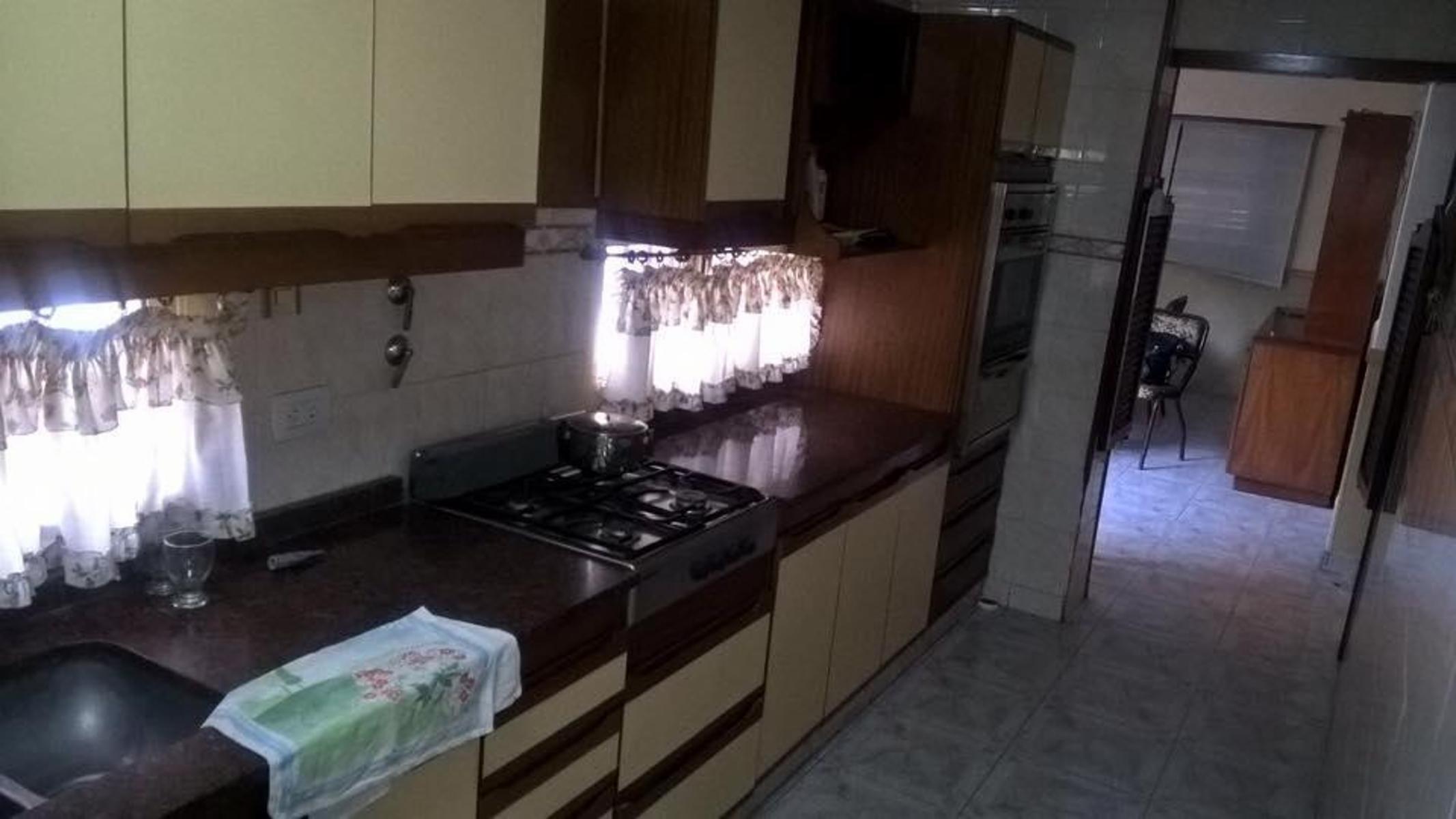 Carlos Dihel · Almirante Brown — foto 18