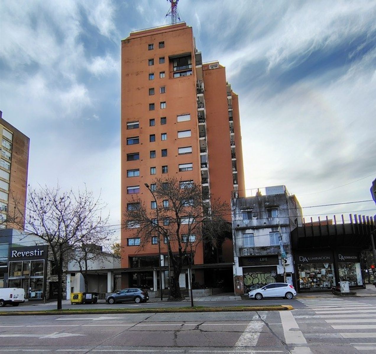 VENTA REAL OPORTUNIDAD Departamento 2 Ambientes con Cochera yBauleraenSan Isidro