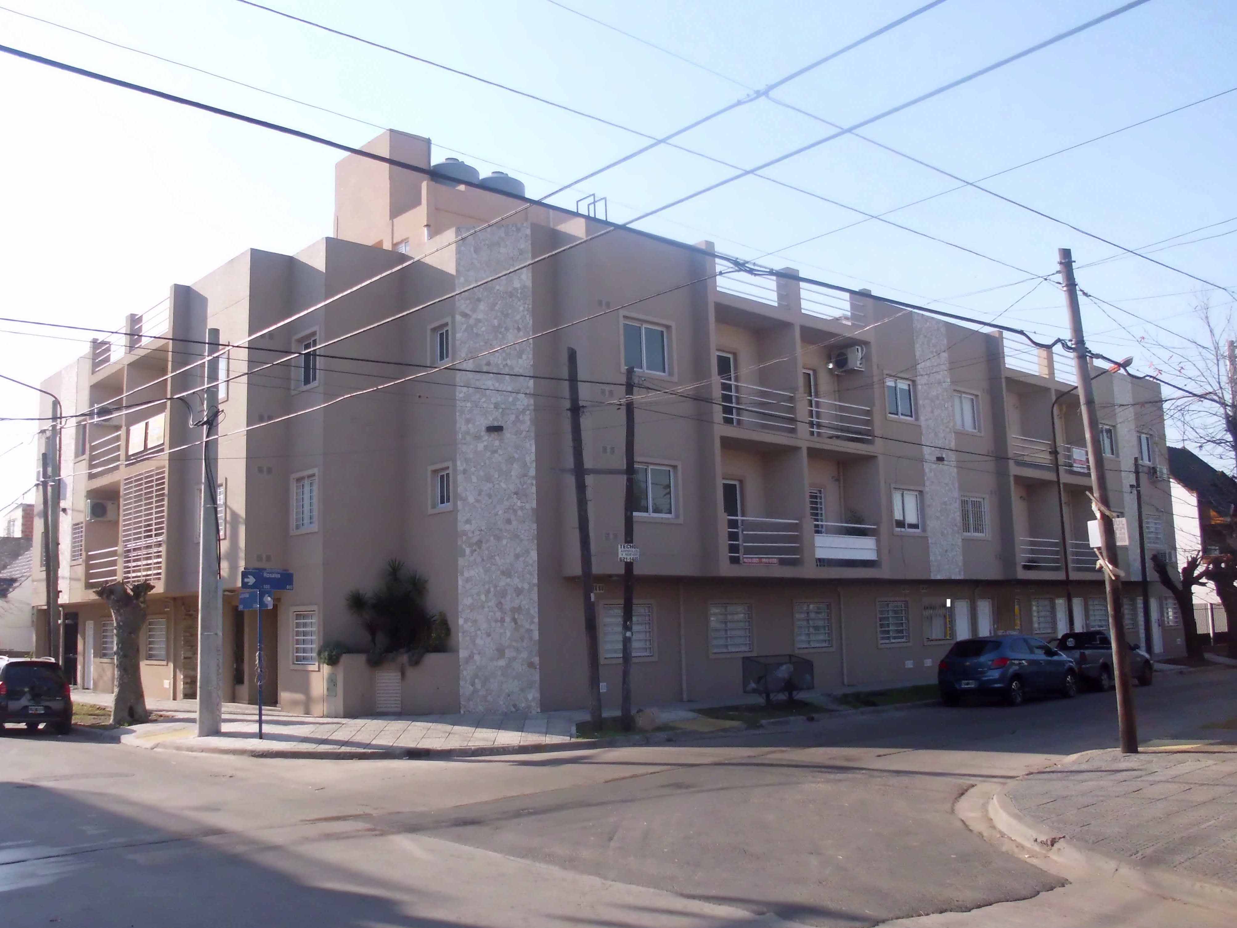 V464 Ramos Mejia Venta Cochera cubierta a 3 cuadras Av.Rivadavia