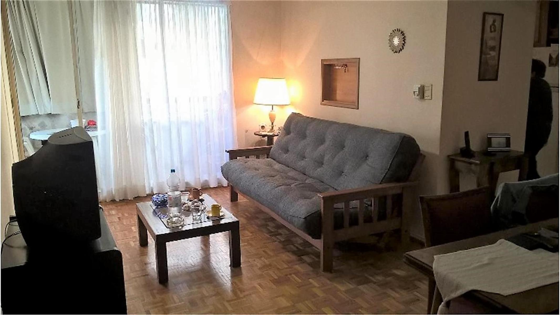 Depto 4 amb c/ balcón Av. Varela al 1400 Flores Apto Crédito.