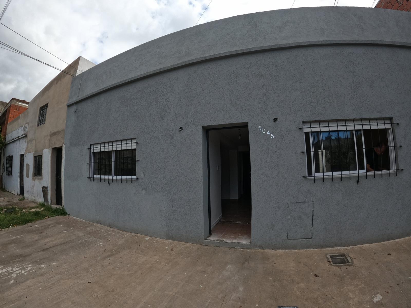 Excelente PH con ingreso propio de 3 ambientes. La Tablada