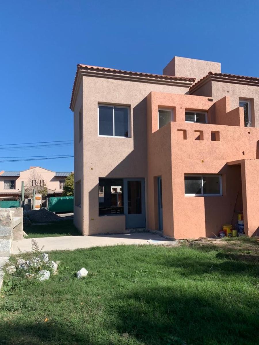 Venta Dúplex 2 dormitorios  Gas Terraza Patio La Falda