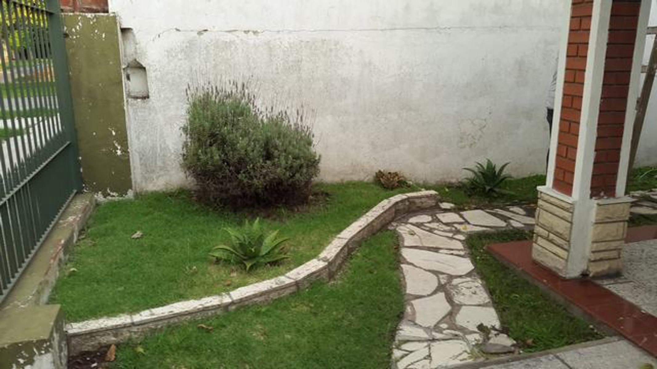 Matheu 400 · Lomas De Zamora — foto 13