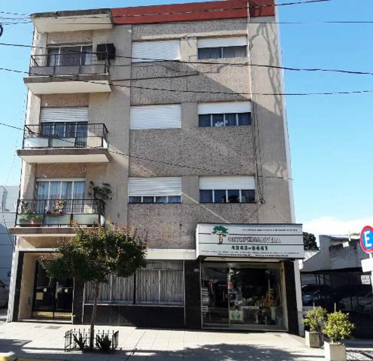 MUY BUEN DEPARTAMENTO DE 4 AMBIENTES EN RIVERA 375 DE 90 M2 EXCELENTE UBICACION