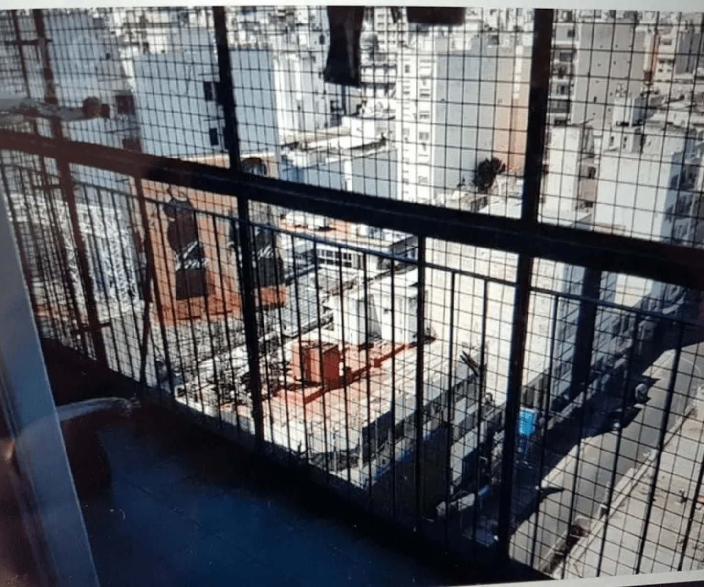 DEPARTAMENTO 5 AMBIENTES, 3 BAÑOS CON BALCON HACIA AV. CORRIENTES,  95 M2