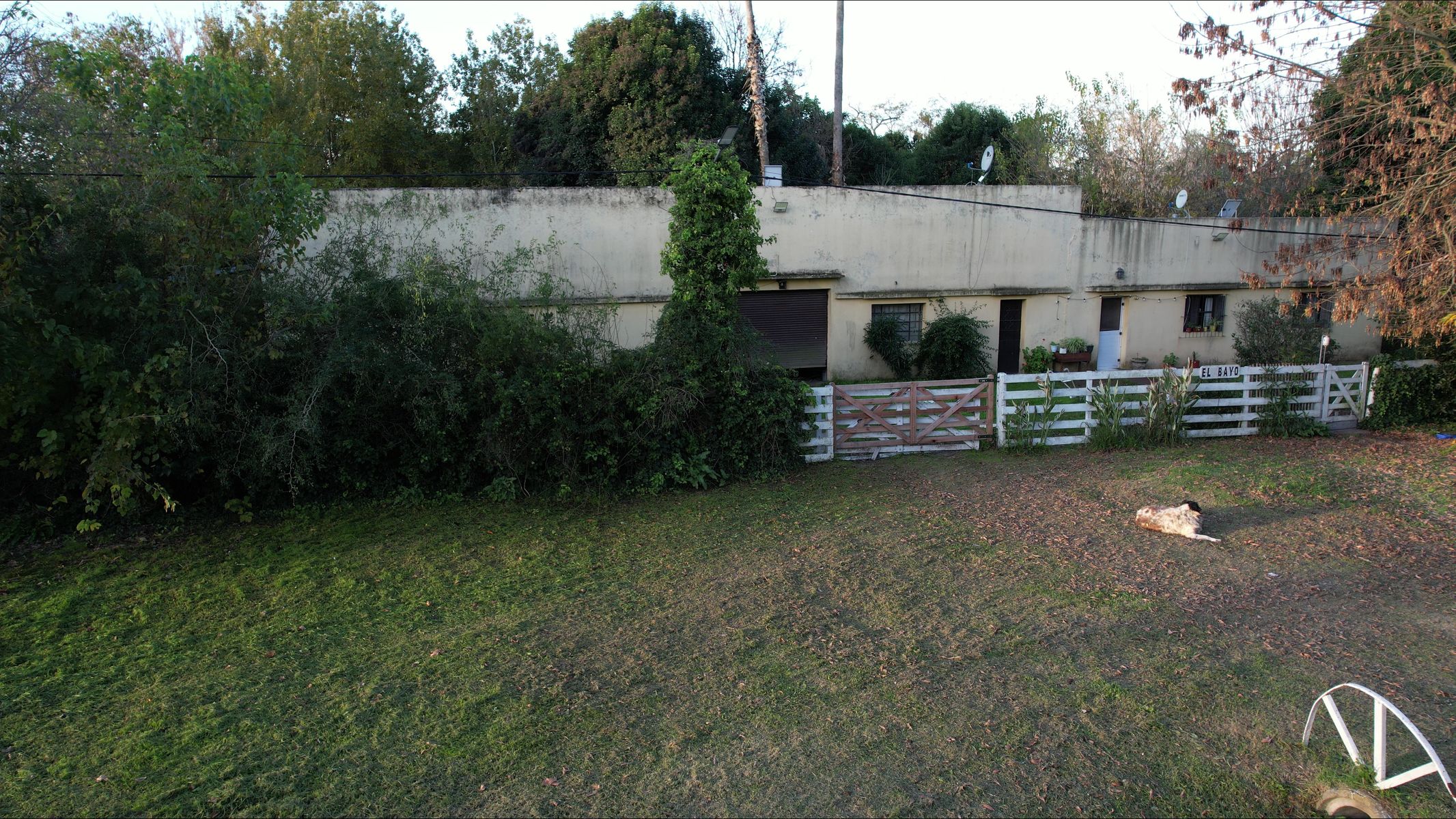 CASA EN VENTA en Alvarez Jonte sobre fracción de 2500 mt2.