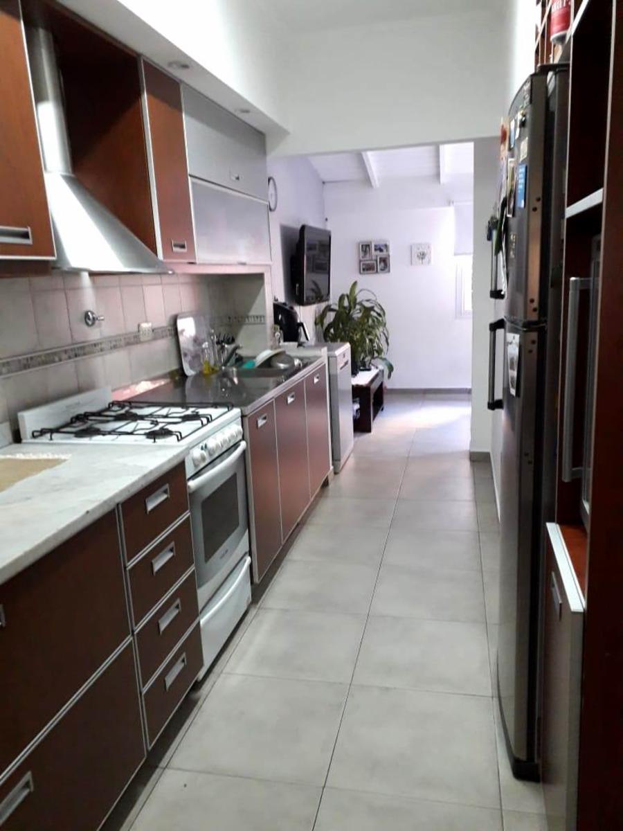 Casa de 4 Ambientes en Venta en Villa Luzuriaga