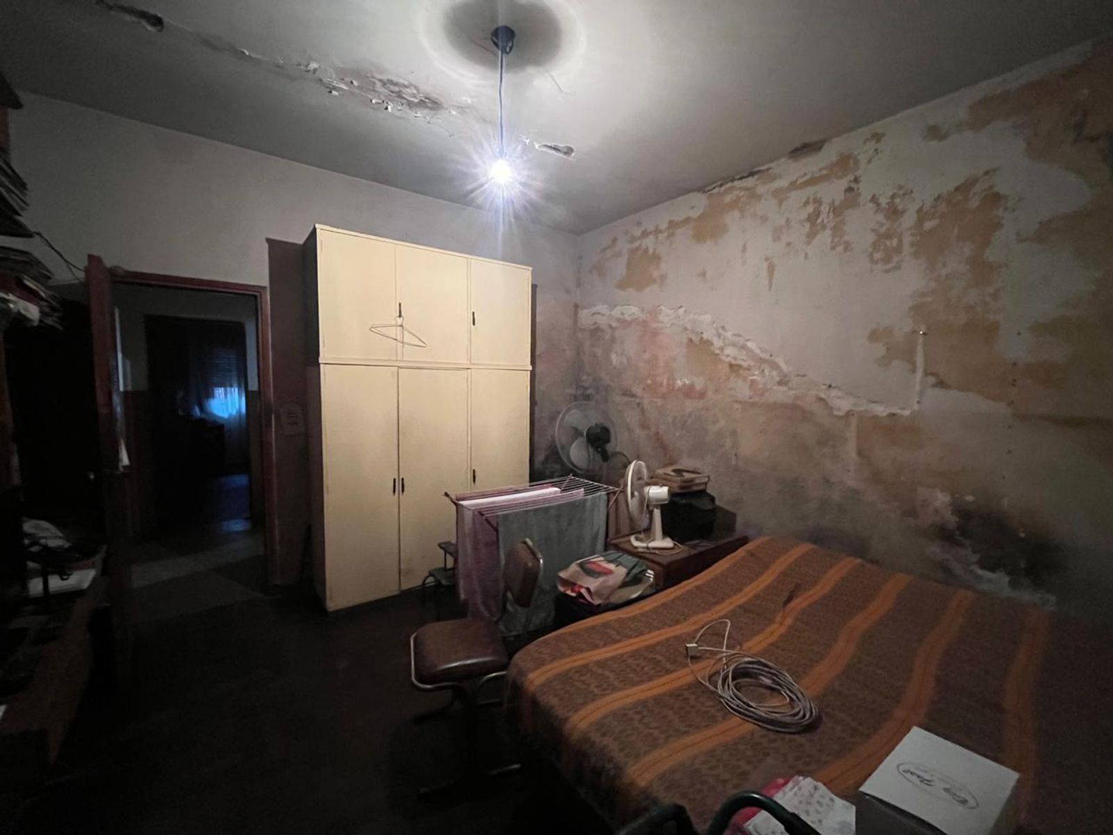 VENTA CASA 4 AMBIENTES. ISIDRO CASANOVA