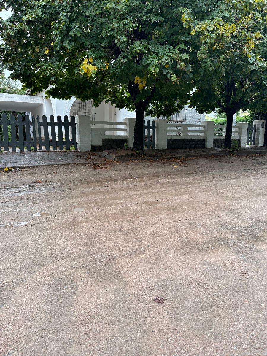 HERMOSA CASA EN BARRIO LAS FLORES DE VILLA DEL TOTORAL CON TODOS LOSSERVICIOS EN IMPECABLE CONDICIONES
