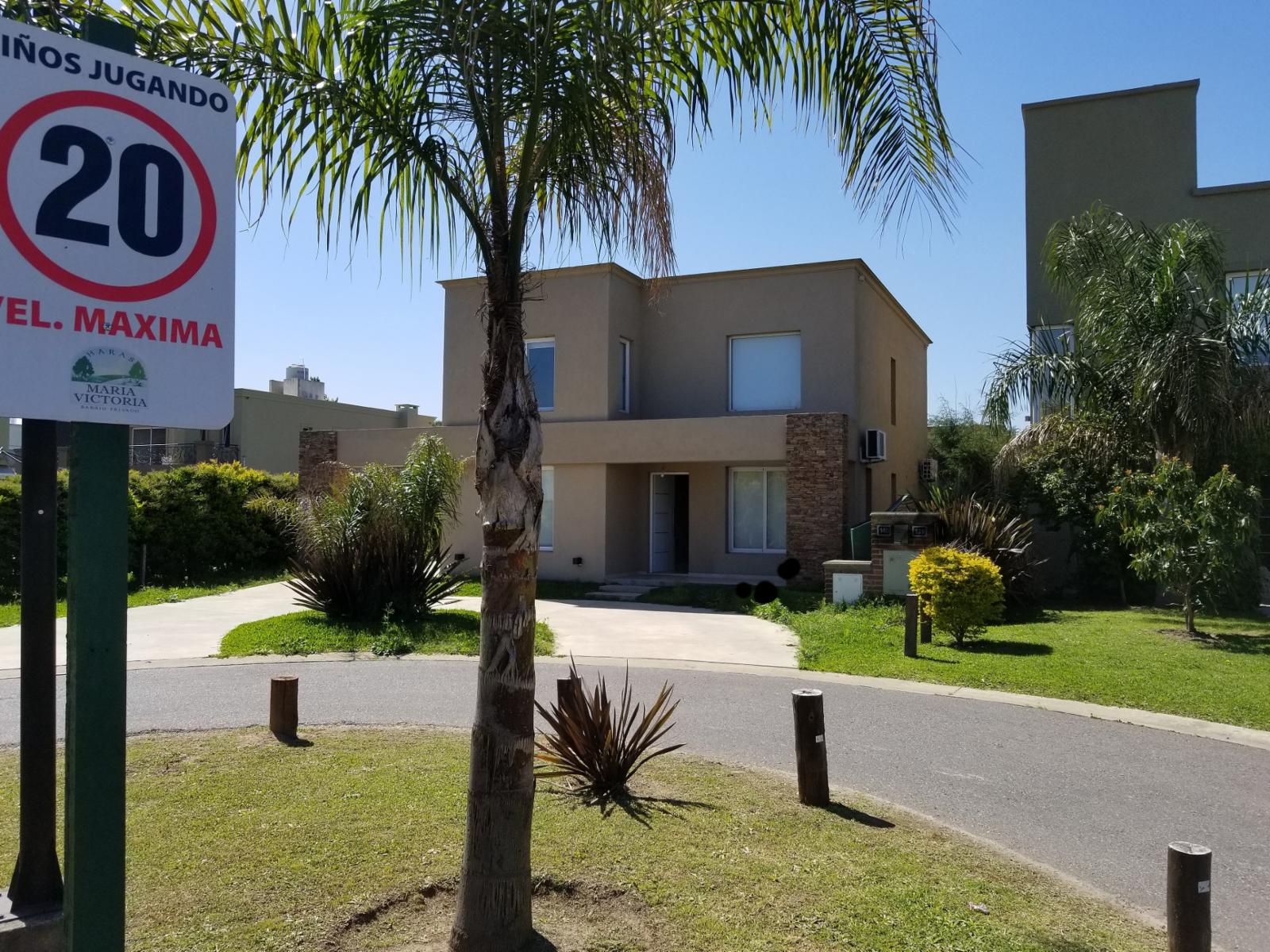 CASA A ESTRENAR BO. PRIVADO. 6 AMBIENTES A METROS ACC. OESTE NOVOA PROPIEDADES
