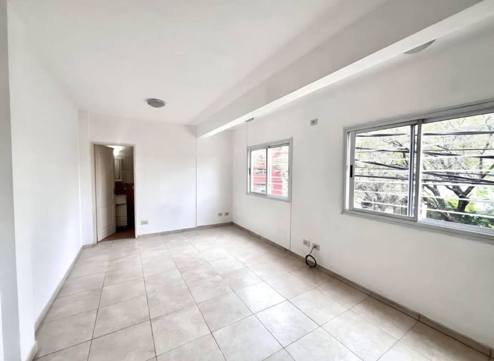 Carlos Pellegrini 1500 · Morón — foto 5