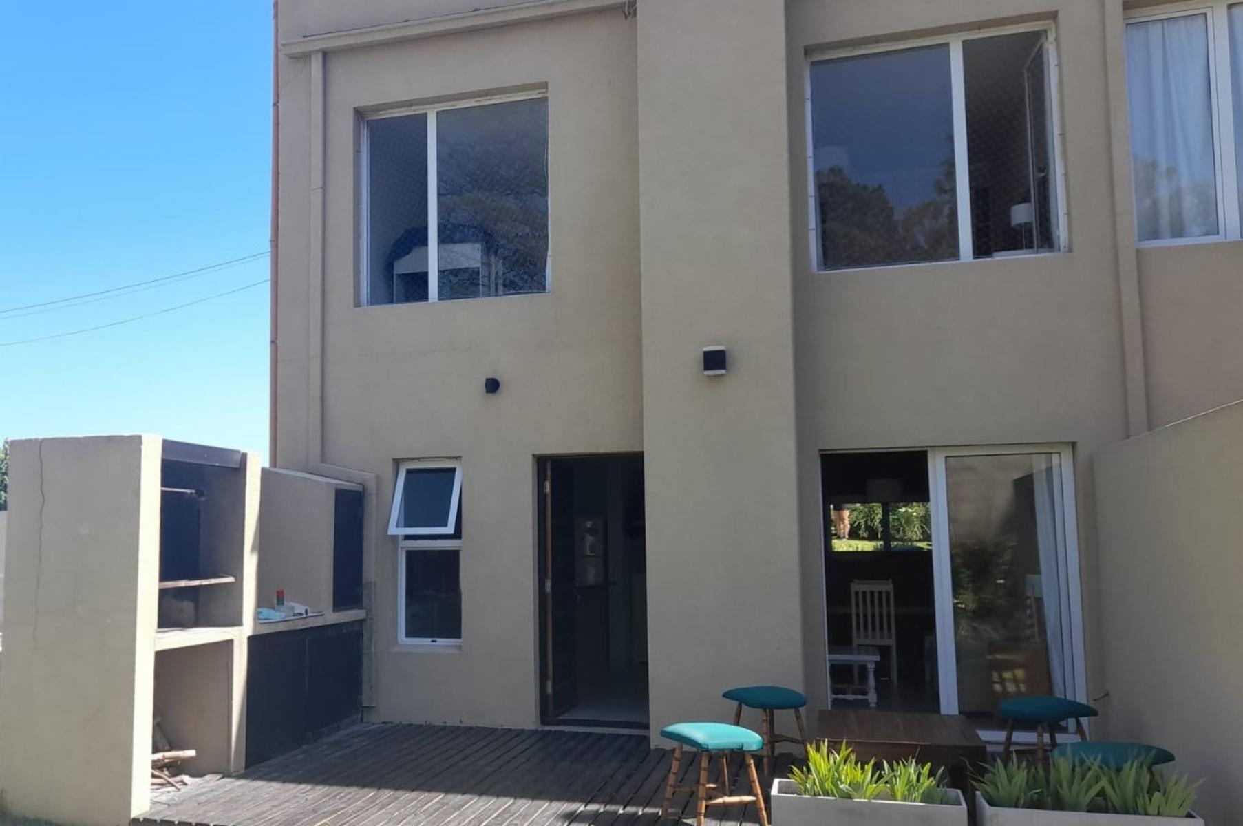 SE VENDE  DUPLEX en CLAROMECO EXCELENTE ESTADO