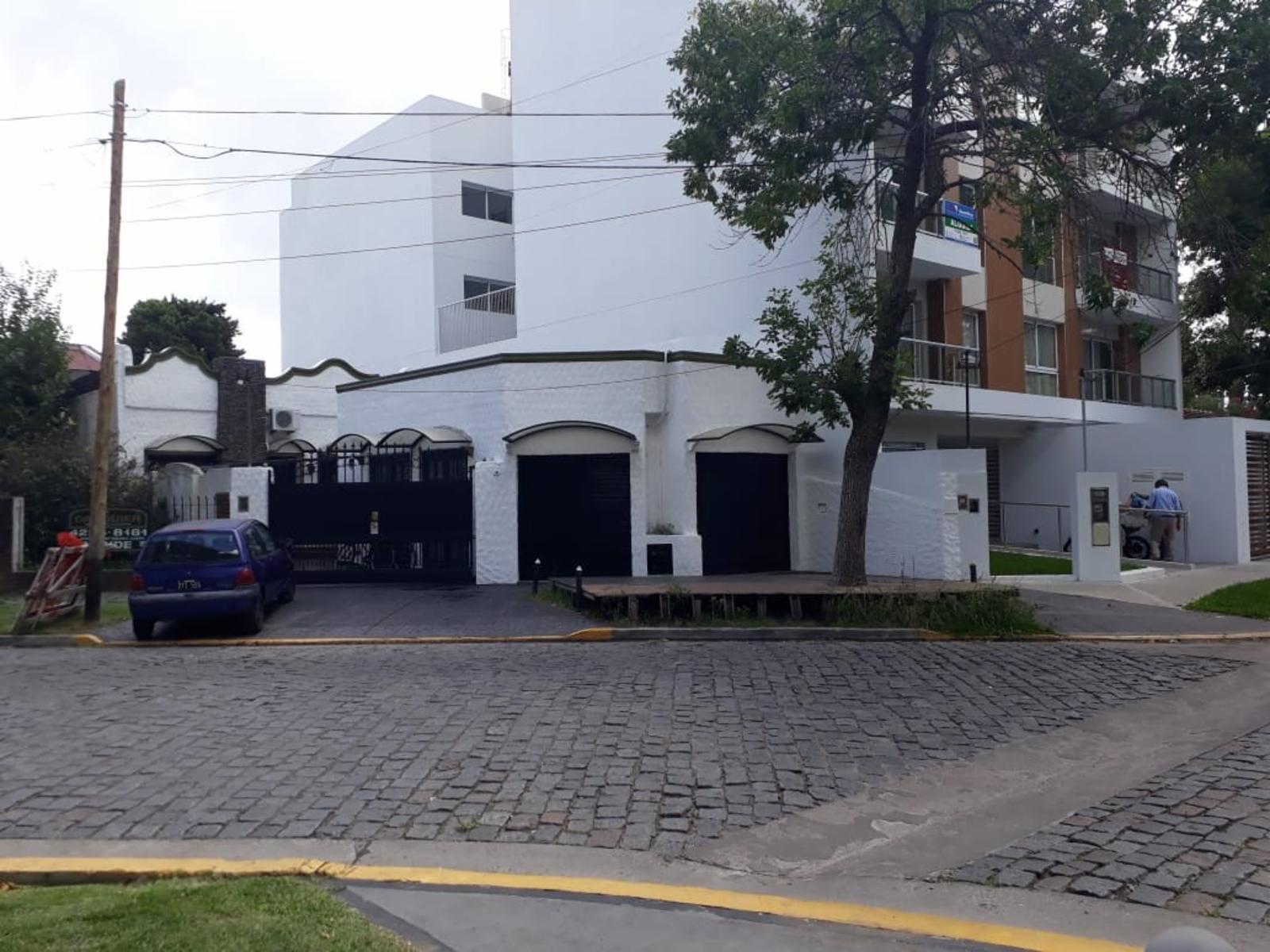 Plaza Cerretti 80 · Almirante Brown — foto 4