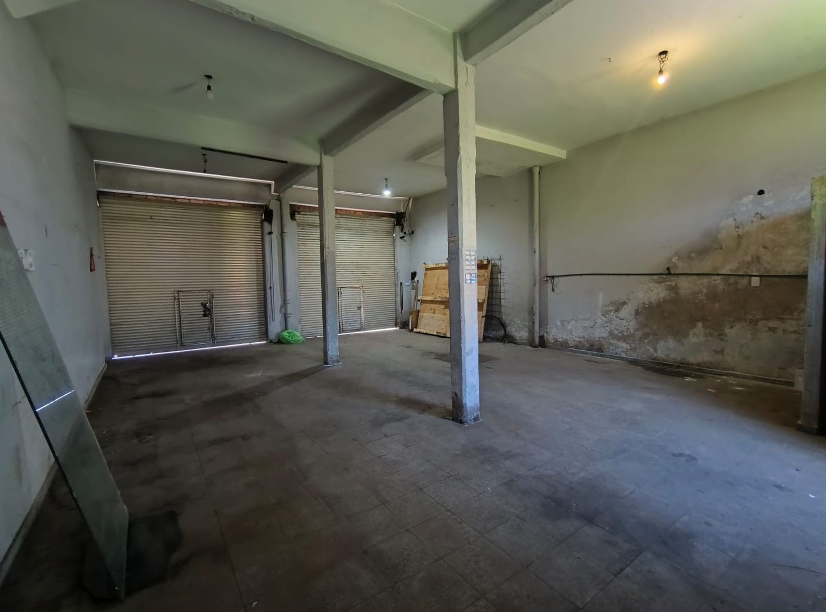 Alquiler - Galpón 130 m2 - San Miguel Garicoits al 1.100 - Villa Bosch