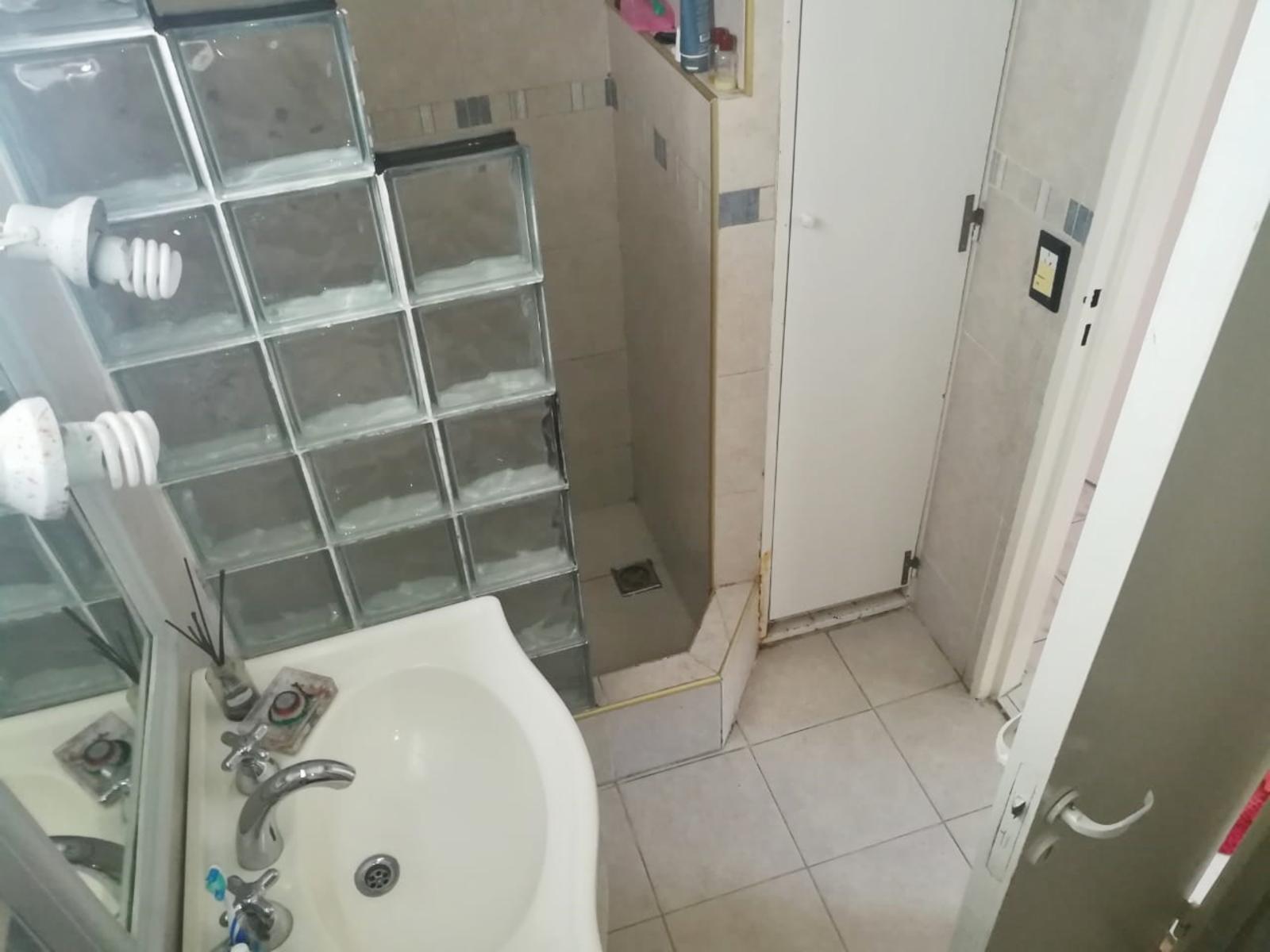 Vicente Lopez 1200 · Morón — foto 8