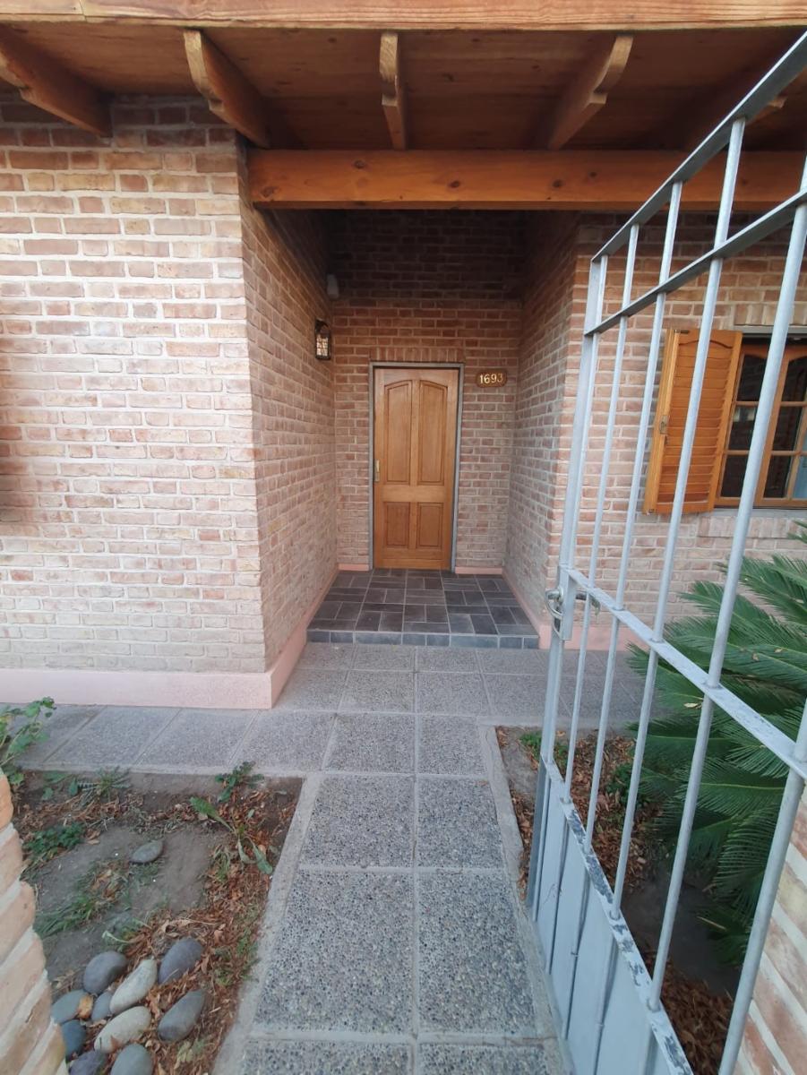 INDEXA VENDE Casa en Barrio Los Tilos