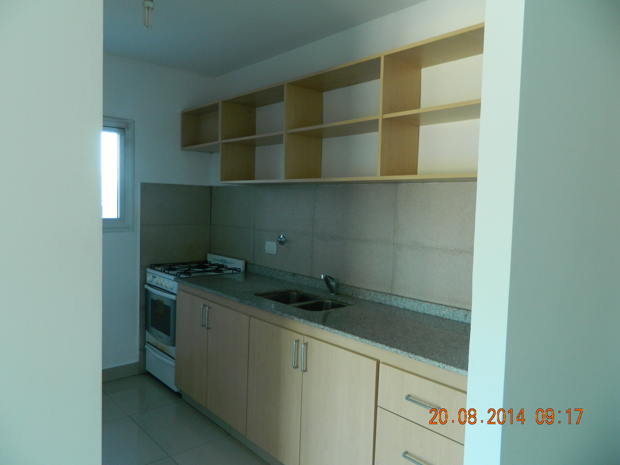 3 AMBIENTES AL FRENTE , CON COCHERA CUBIERTA,DOS DORMITORIOS , UNO  ENSUITE, AMBOS CON PLACARES EMPOTRADOS E INTERIORES COLOCADOS, DOS BAÑOSCOMPLETOS , AMPLIO LIVING CON BALCON A LA CALLE