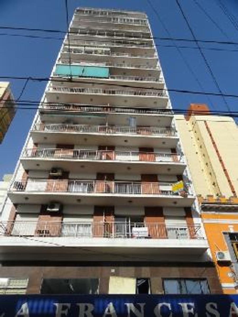 Departamento de 4 ambientes con cochera, Quilmes centro.