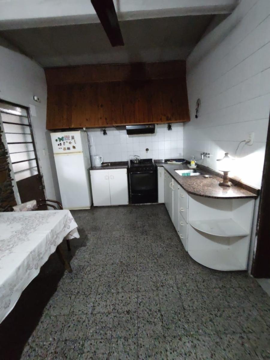 RAMON CABRERO  2500 · Lanús — foto 7